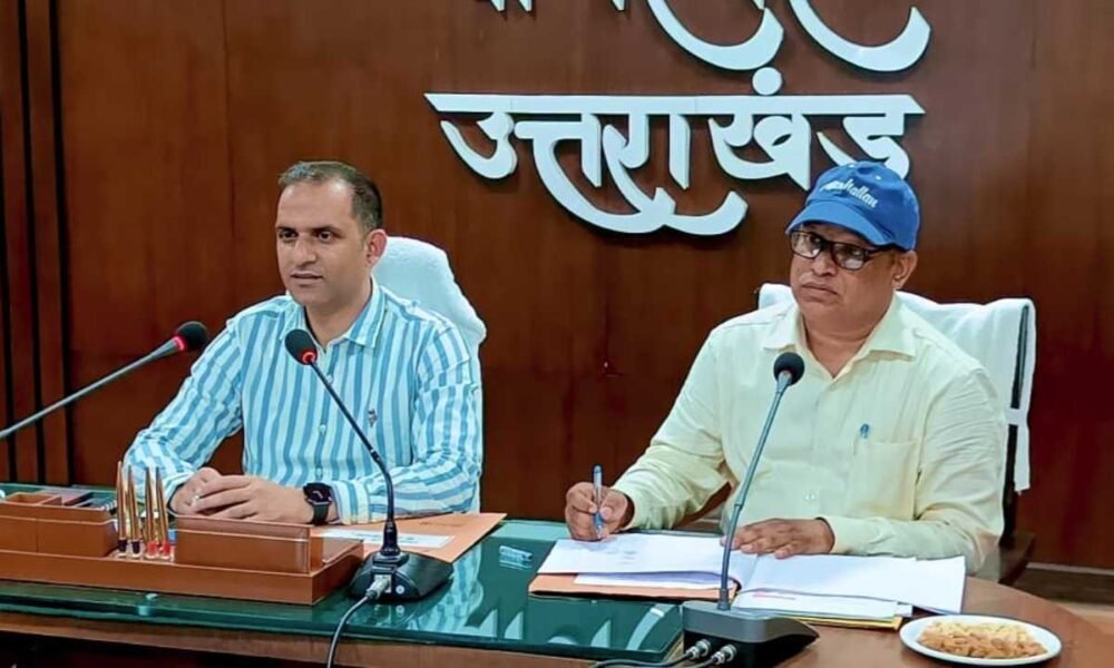 जिलाधिकारी आशीष भटगांई ने कलेक्ट्रेट सभागार में जिला योजना की बैठक की