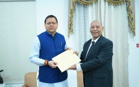 एकल सदस्यीय जांच आयोग ने मुख्यमंत्री धामी से भेंट कर अंतरिम रिपोर्ट प्रस्तुत की