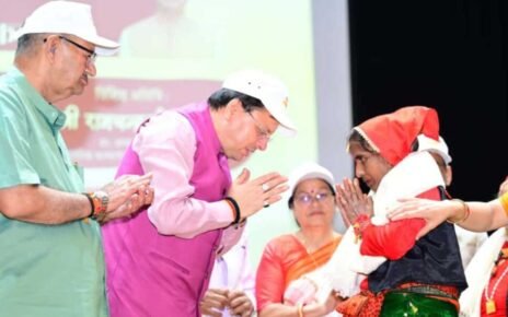 CM धामी ने अंतरराष्ट्रीय वृद्धजन दिवस के अवसर पर राज्य स्तरीय कार्यक्रम में प्रतिभाग किया