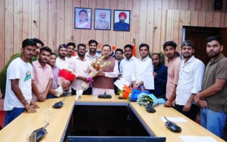 मुख्यमंत्री धामी से उत्तराखंड बेरोजगार संघ के प्रतिनिधियों ने की भेंट