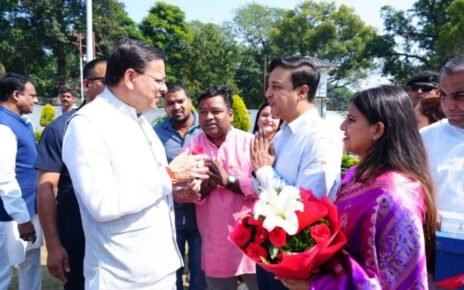 CM धामी ने प्रदेश के विभिन्न क्षेत्रों से आए लोगों ने भेंट कर उन्हें दीपावली की शुभकामनाएं दीं