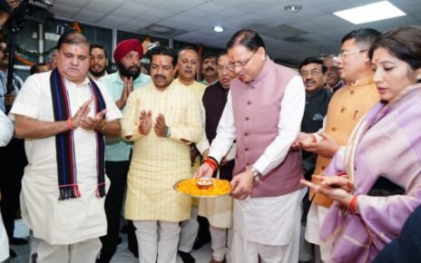 मुख्यमंत्री पुष्कर सिंह धामी भाजपा प्रदेश कार्यालय देहरादून में आयोजित दीपावली मिलन समारोह में हुए शामिल