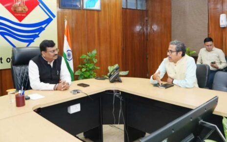 मुख्य सचिव आनन्द बर्द्धन ने बुधवार को सचिवालय में कौशल विकास एवं सेवायोजन विभाग की समीक्षा की