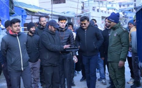 मुख्य सचिव आनन्द बर्द्धन ने केदारनाथ यात्रा व्यवस्थाओं का लिया जायजा