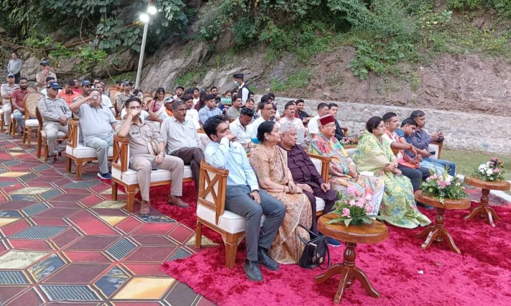 ऋषिकेश के गुलर में भारत का पहला ब्रिज-होटल खुला