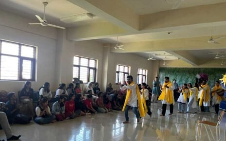 थिएटर विभाग द्वारा सूचना का अधिकार अधिनियम पर नुक्कड़ नाटक का आयोजन