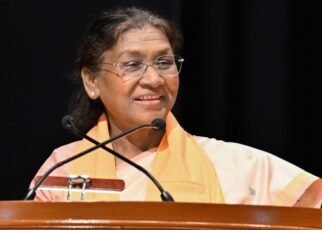 राष्ट्रपति ने राष्ट्रपति निकेतन में फुट ओवर ब्रिज और घुड़सवारी क्षेत्र का किया लोकार्पण