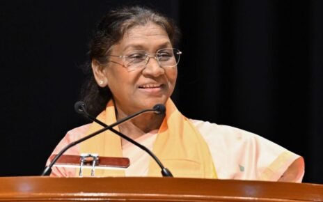 राष्ट्रपति ने राष्ट्रपति निकेतन में फुट ओवर ब्रिज और घुड़सवारी क्षेत्र का किया लोकार्पण