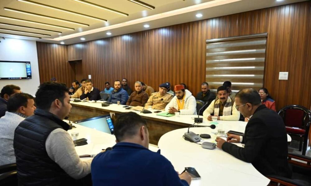 शीतकालीन चारधाम यात्रा तैयारियों की समीक्षा,मूलभूत सुविधाओं को सुदृढ़ करने पर जोर