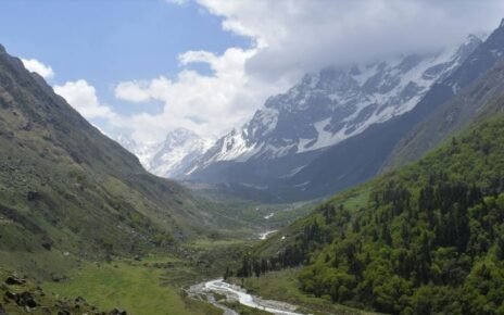 उत्तराखंड के पर्वतीय क्षेत्रों में शीतलहर ने बढ़ाई ठंड, अगले पांच दिन ऐसे रहेगा मौसम