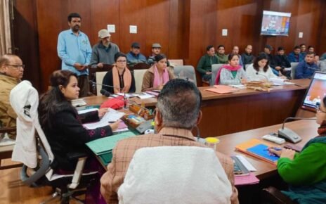 जिलाधिकारी की अध्यक्षता में जनता दरबार, 25 शिकायतें दर्ज