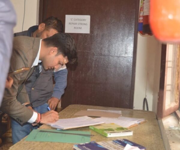 जिलाधिकारी प्रतीक जैन ने किया ईवीएम एवं वीवीपैट वेयरहाउस का त्रैमासिक निरीक्षण