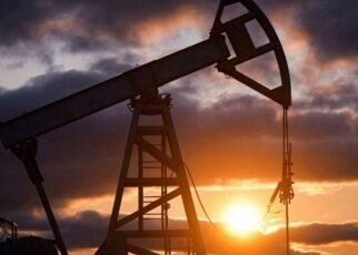 जलता साल, बढ़ती कीमतें: 2025 में जलवायु आपदाओं ने दुनिया से छीने 120 अरब डॉलर